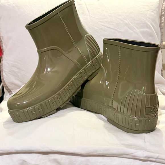 UGG Drizlita Rain Boot - Picture 1 of 5